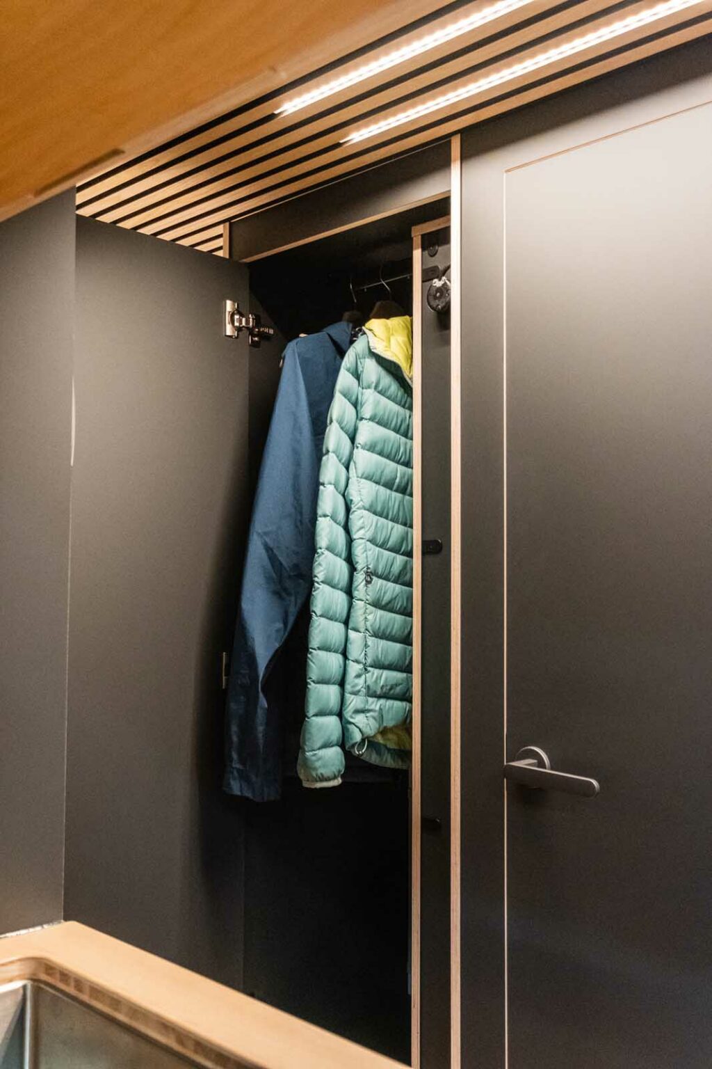 Projekt Nautilus: Kleiderschrank