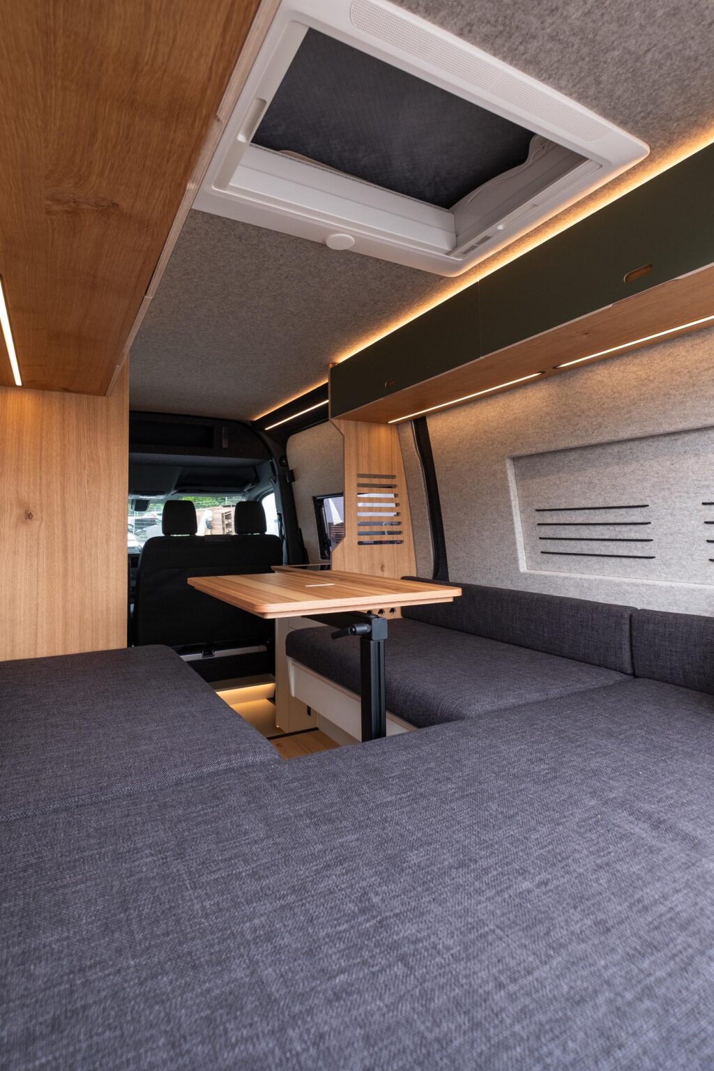 Modell PACIFIC: Sitzgruppe mit verstellbarem Tisch